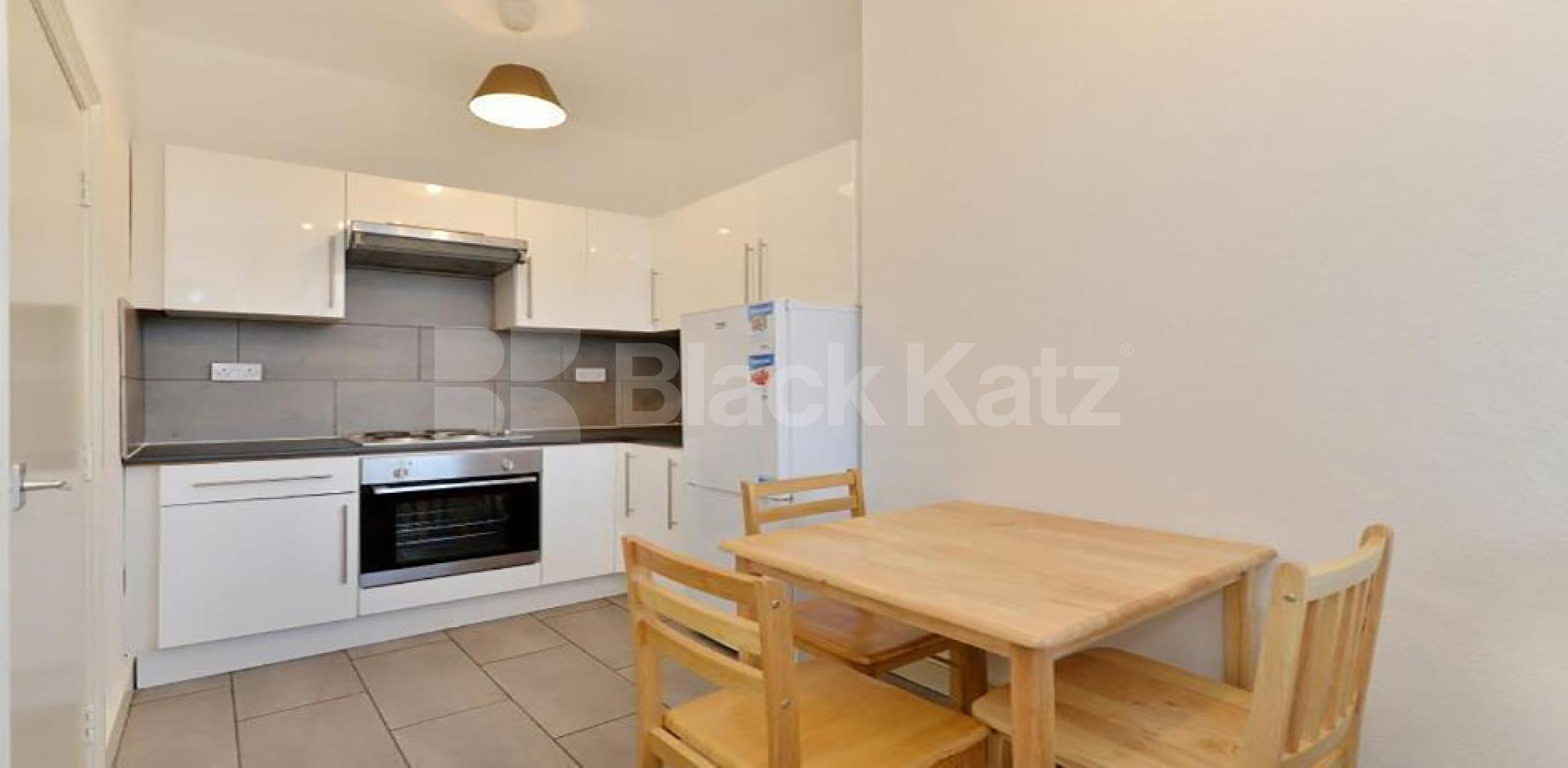 			LARGE STUDIO WITH BALCONY!, Studio Apartment, 1 bath, 1 reception Flat			 Archway Road, HIGHGATE 